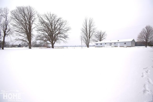 2401 W Beard Road, Perry, MI 48872