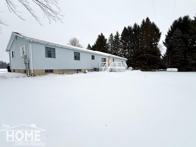 2401 W Beard Road, Perry, MI 48872