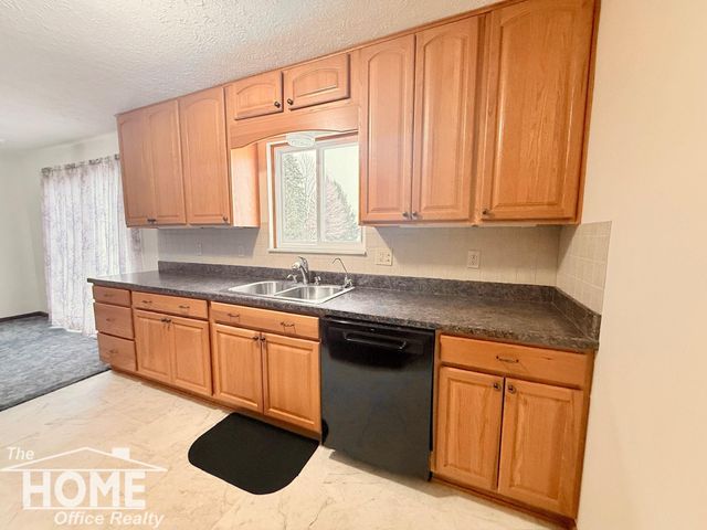 2401 W Beard Road, Perry, MI 48872