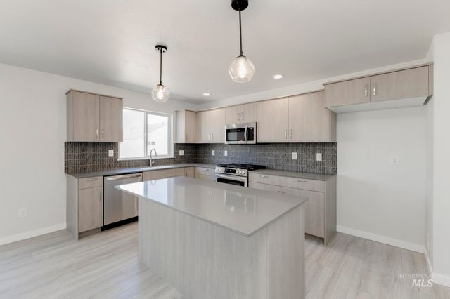 8259 E Bright Angel Dr, Nampa, ID 83687