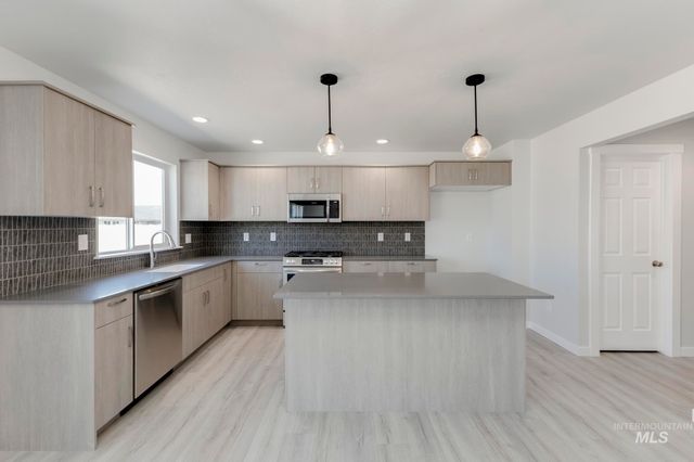 8259 E Bright Angel Dr, Nampa, ID 83687