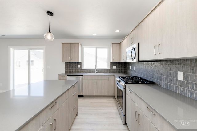 8259 E Bright Angel Dr, Nampa, ID 83687