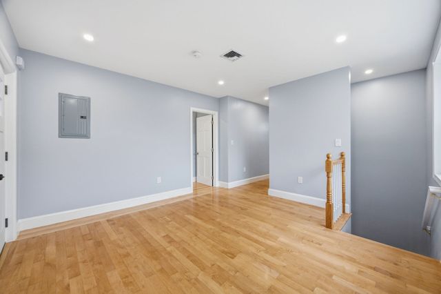 118 Washington St 118, Melrose, MA 02176
