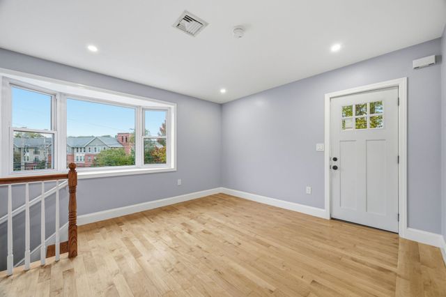 118 Washington St 118, Melrose, MA 02176