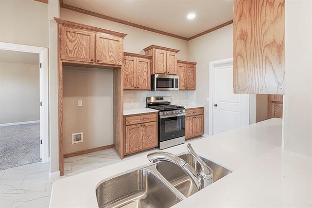 609 N Fox Way, Mustang, OK 73064