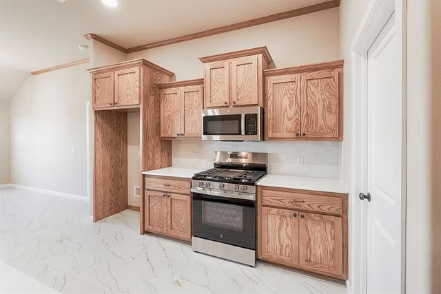 609 N Fox Way, Mustang, OK 73064