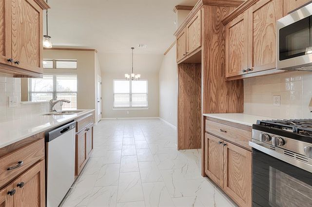 609 N Fox Way, Mustang, OK 73064