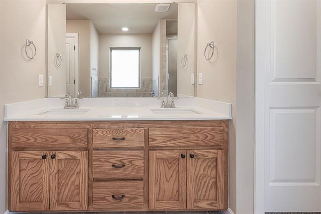 609 N Fox Way, Mustang, OK 73064