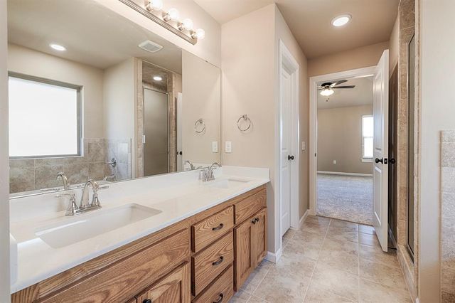 609 N Fox Way, Mustang, OK 73064