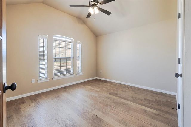 609 N Fox Way, Mustang, OK 73064