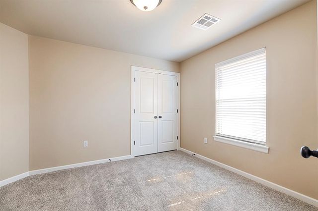 609 N Fox Way, Mustang, OK 73064