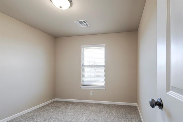 609 N Fox Way, Mustang, OK 73064