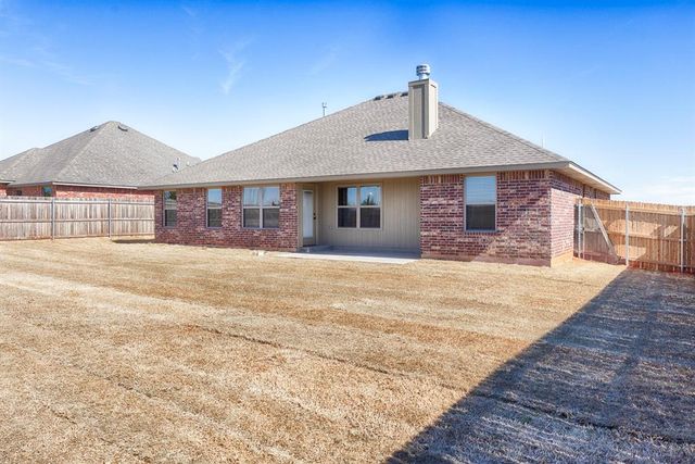609 N Fox Way, Mustang, OK 73064
