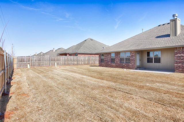 609 N Fox Way, Mustang, OK 73064