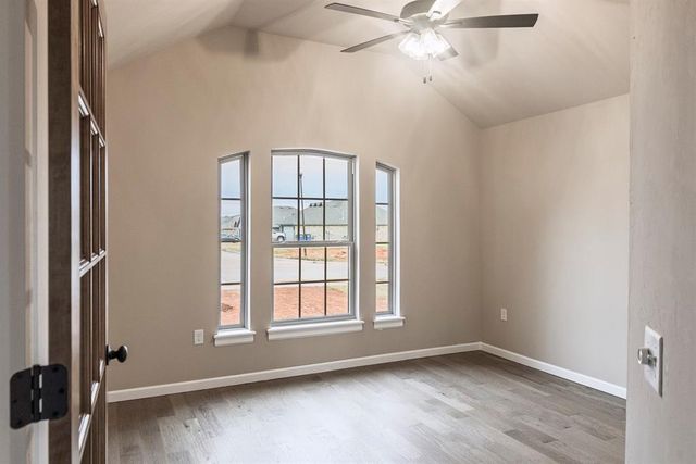 609 N Fox Way, Mustang, OK 73064