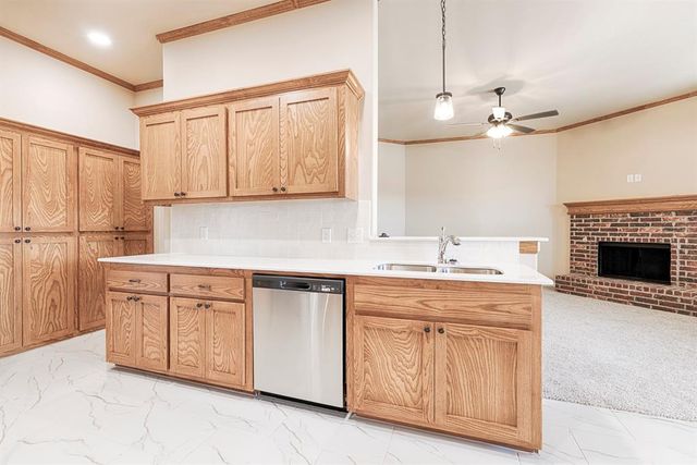 609 N Fox Way, Mustang, OK 73064