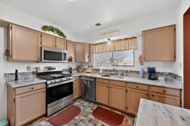 2207 Spruce Needle Road SE, Rio Rancho, NM 87124