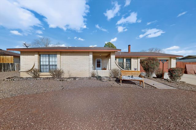 2207 Spruce Needle Road SE, Rio Rancho, NM 87124