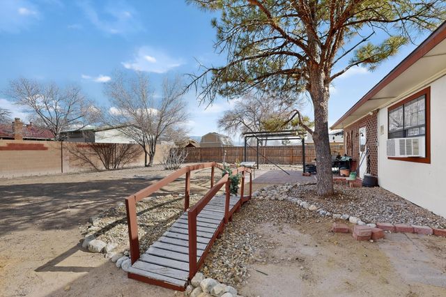 2207 Spruce Needle Road SE, Rio Rancho, NM 87124