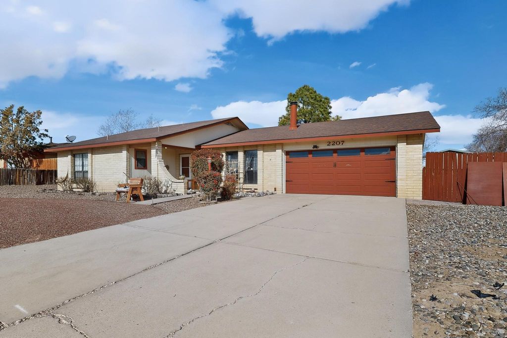 2207 Spruce Needle Road SE, Rio Rancho, NM 87124