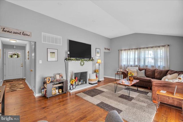 136 WINDING LN, Cinnaminson, NJ 08077