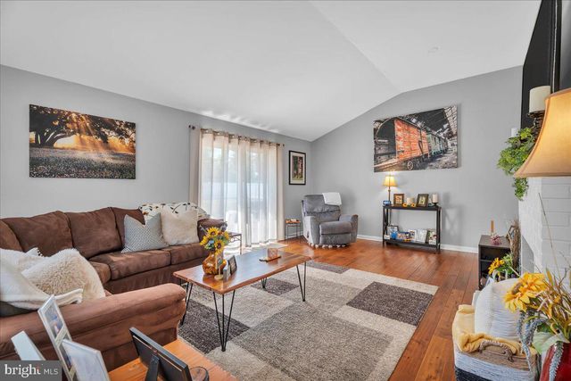 136 WINDING LN, Cinnaminson, NJ 08077