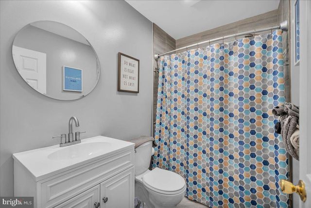 136 WINDING LN, Cinnaminson, NJ 08077
