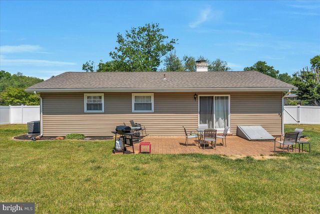 136 WINDING LN, Cinnaminson, NJ 08077