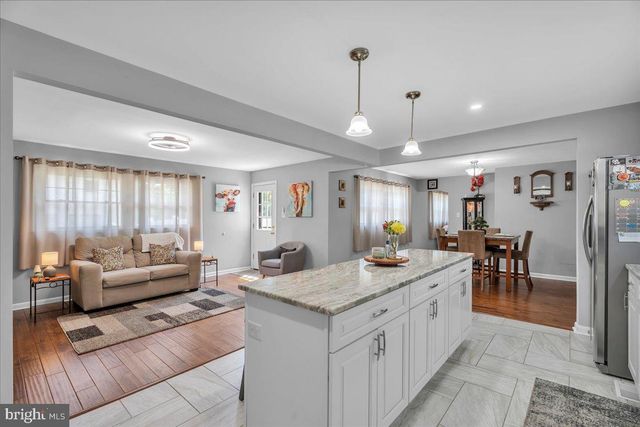 136 WINDING LN, Cinnaminson, NJ 08077