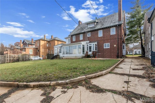 7061 Maryland Avenue, University City, MO 63130