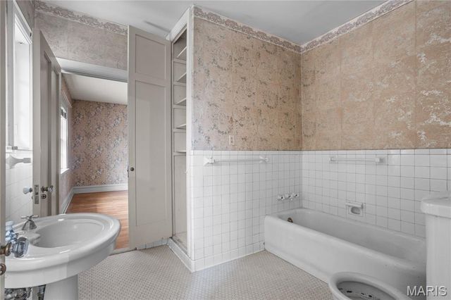 7061 Maryland Avenue, University City, MO 63130