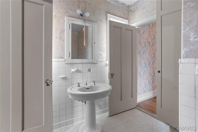 7061 Maryland Avenue, University City, MO 63130