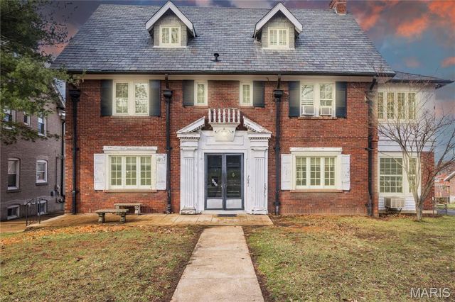 7061 Maryland Avenue, University City, MO 63130