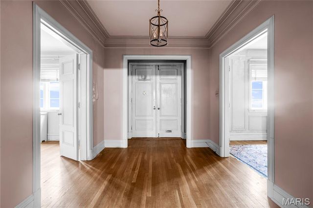 7061 Maryland Avenue, University City, MO 63130