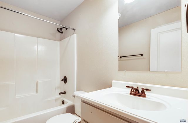 5229 COAL BANK DR, Rapid City, SD 57701