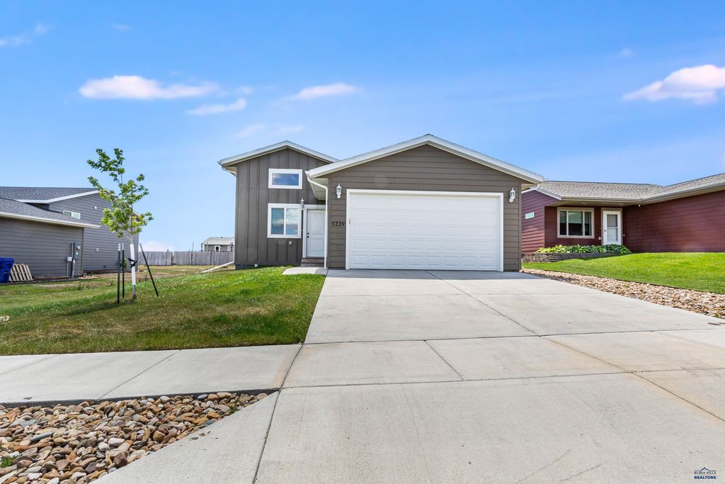 5229 COAL BANK DR, Rapid City, SD 57701