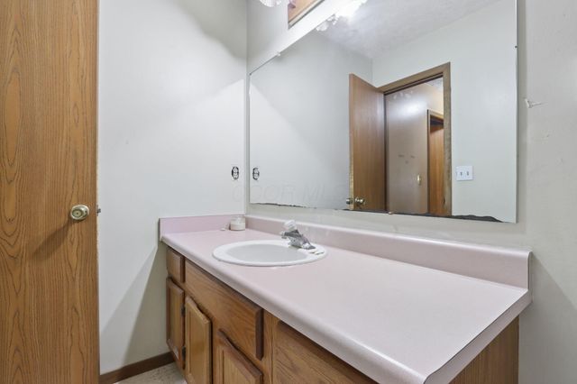 2175 Pelham Place, Obetz, OH 43207