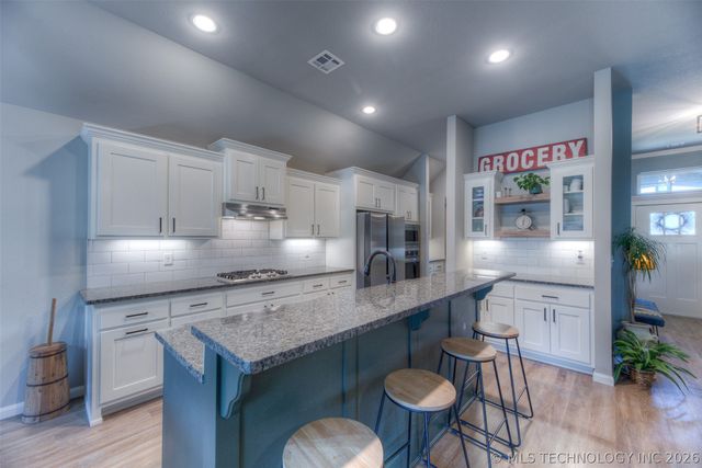 4502 S Holly Avenue, Sand Springs, OK 74063