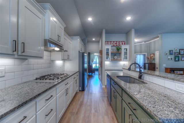 4502 S Holly Avenue, Sand Springs, OK 74063