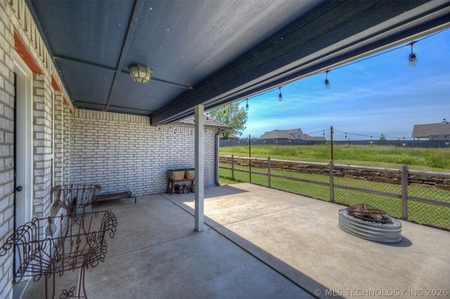 4502 S Holly Avenue, Sand Springs, OK 74063