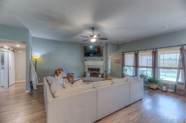 4502 S Holly Avenue, Sand Springs, OK 74063