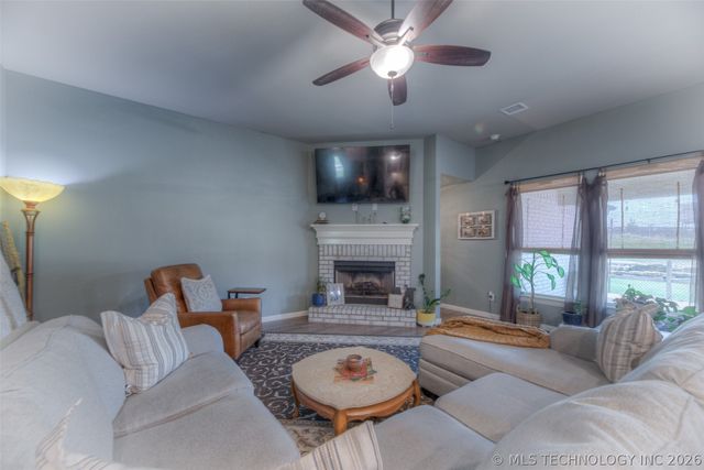 4502 S Holly Avenue, Sand Springs, OK 74063