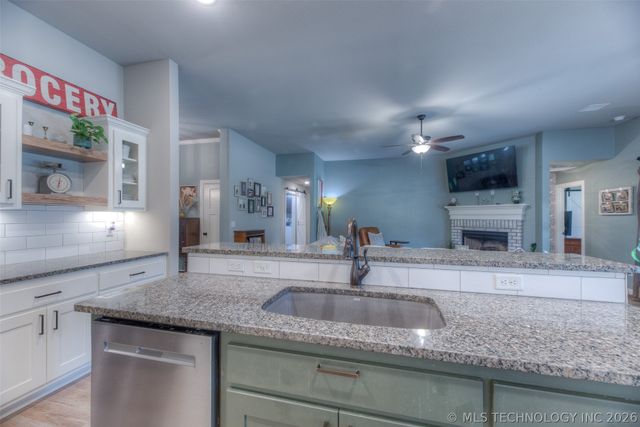 4502 S Holly Avenue, Sand Springs, OK 74063