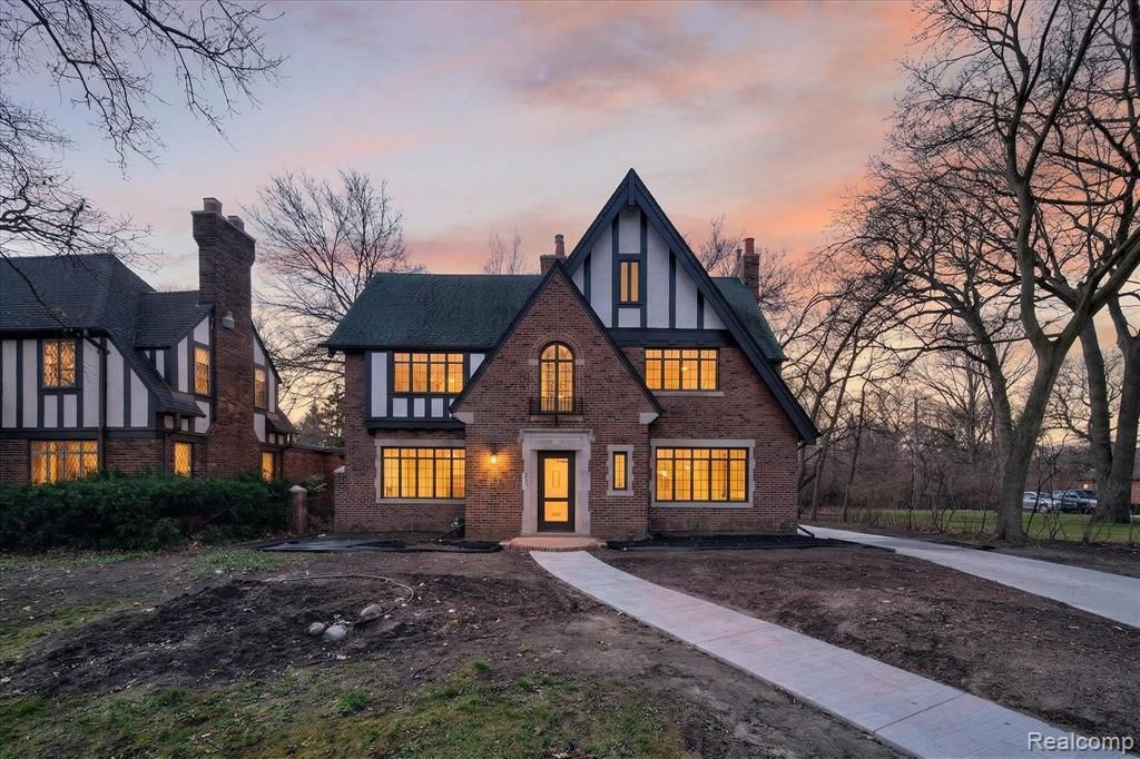 3261 Sherbourne Road, Detroit, MI 48221