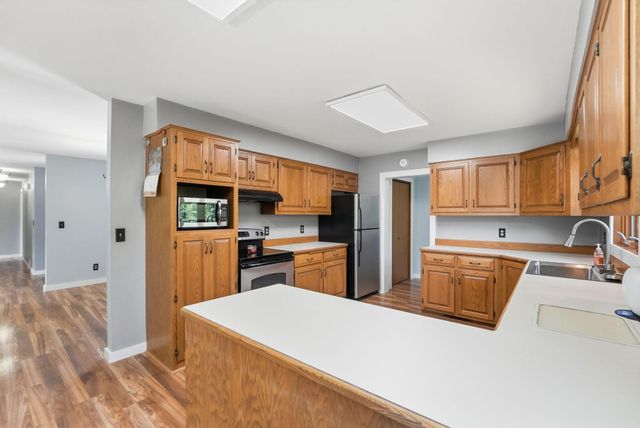 817 24th Avenue SW, Willmar, MN 56201