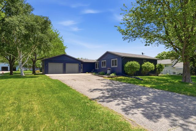 817 24th Avenue SW, Willmar, MN 56201