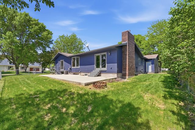 817 24th Avenue SW, Willmar, MN 56201