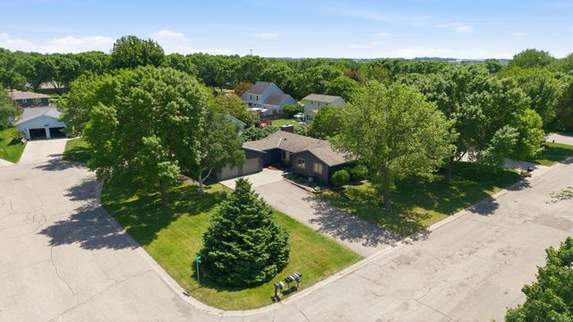 817 24th Avenue SW, Willmar, MN 56201