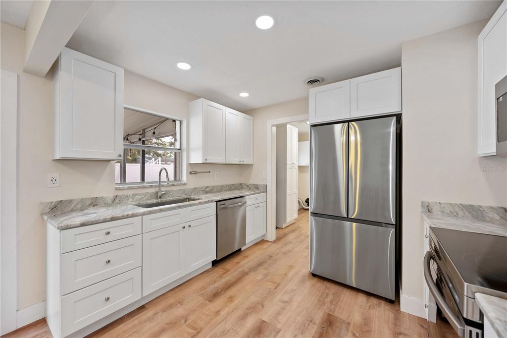 Image 14 of property listing at 4112 36TH STREET W, Bradenton, FL 34205