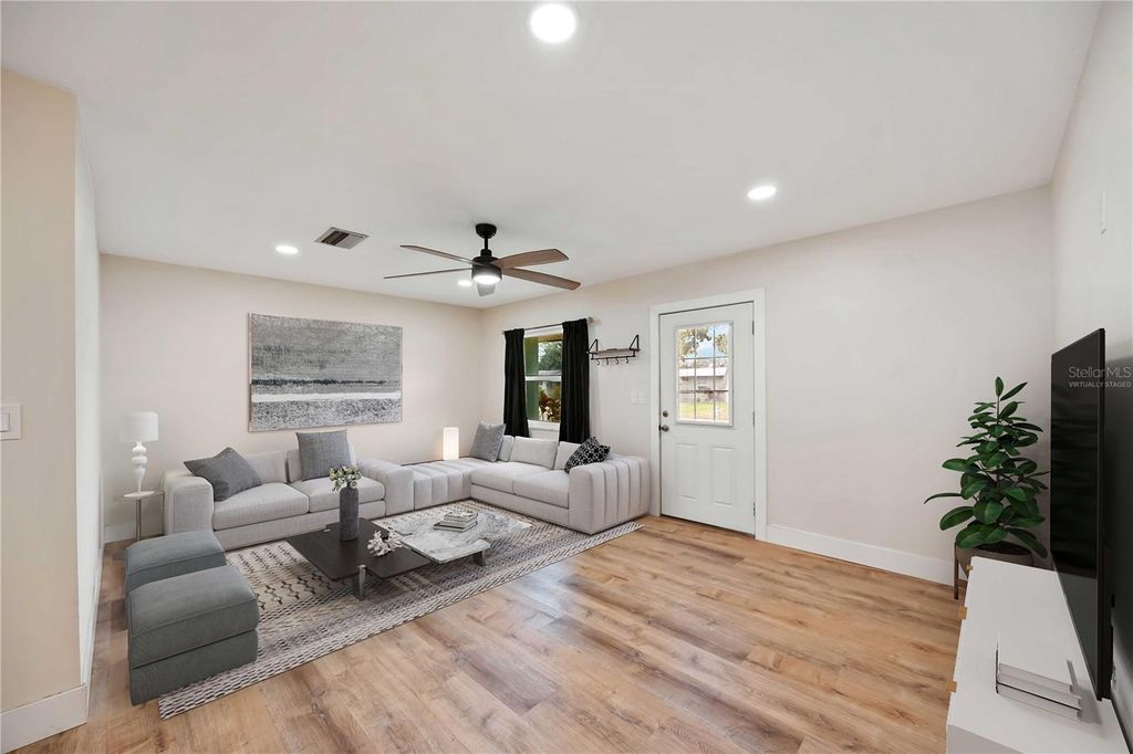 Image 4 of property listing at 4112 36TH STREET W, Bradenton, FL 34205